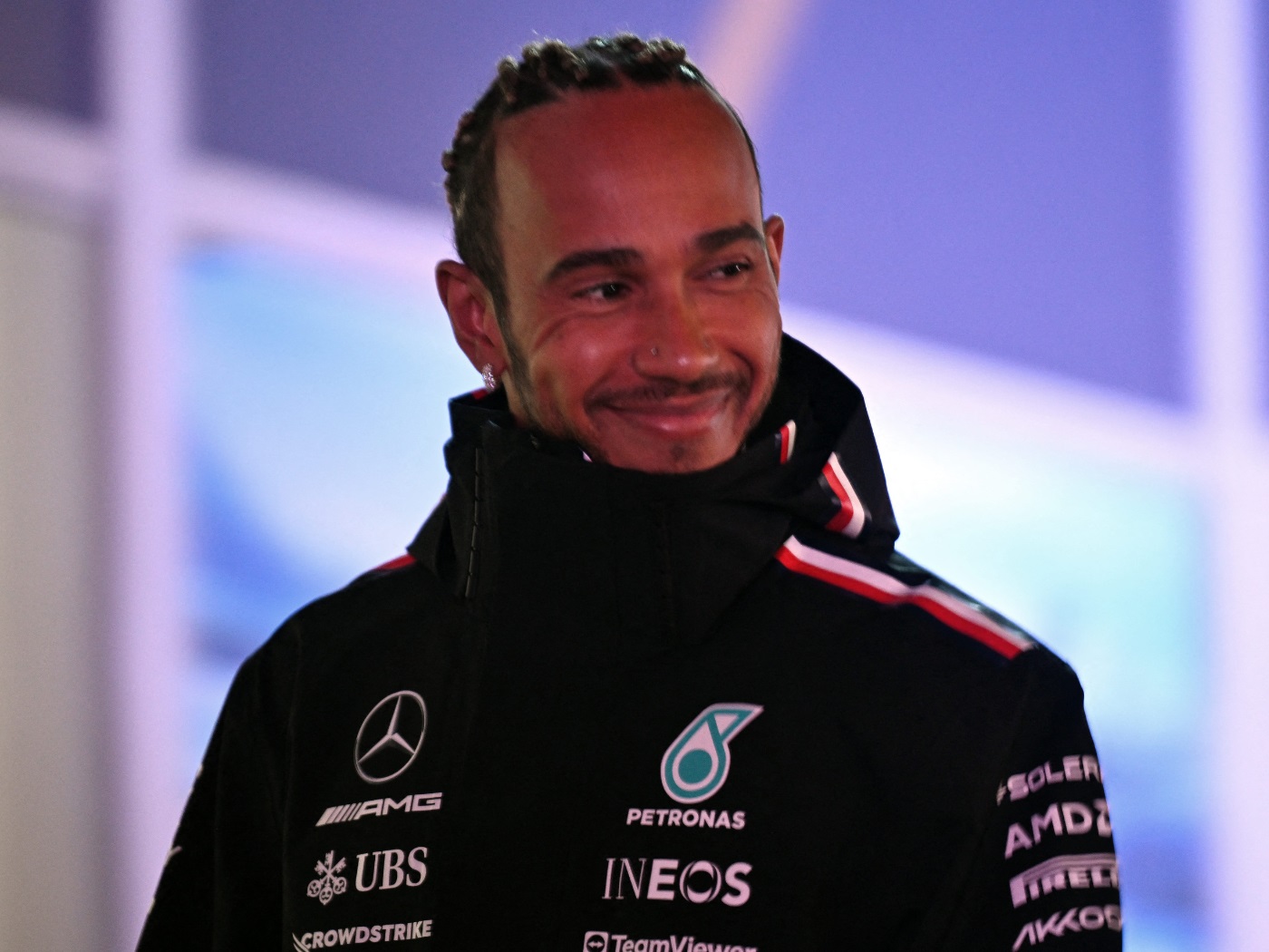 Lewis Hamilton pode assinar com a Ferrari para 2025, segundo rumores