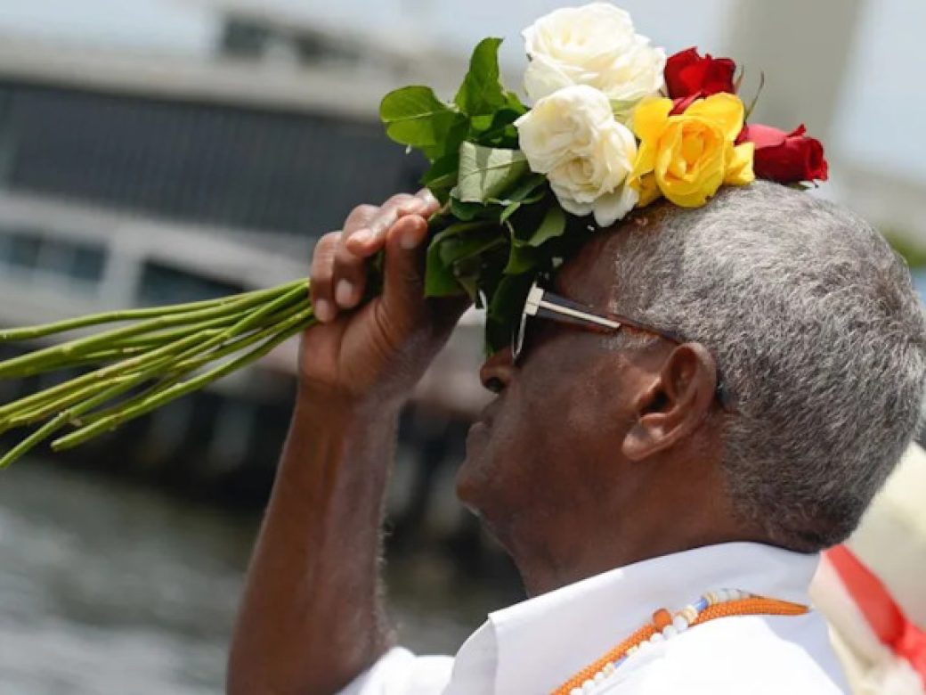 eu vou jogar flores no mar